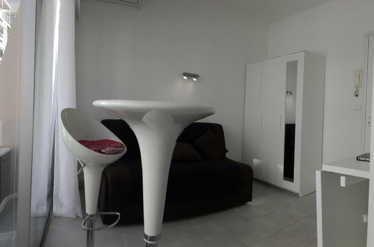 Studio Carre D'Or Situe A 50 M De La Plage Aparthotel Nice Exteriör bild